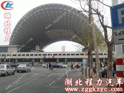 漫漫送車旅 湖北程力東風(fēng)小霸王5T灑水車馳援山東煙臺(tái)冷藏車隊(duì)